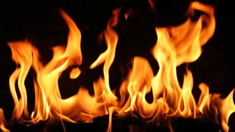 मटितेल खन्याएर आगो झोसी पत्नीको हत्या