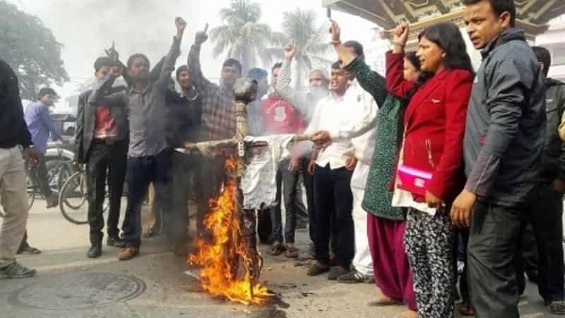 बिरगञ्जमा प्रचण्डको पुत्ला जलाउँदै सुरु भयो मधेस आन्दोलन