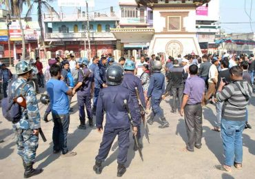 रौतहटमा प्रहरी र स्थानीयवासीबीच झडप , ११ राउन्ड अश्रुुग्यास प्रहार