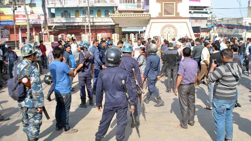 एमालेको कार्यक्रममा मोर्चाको आक्रमण , प्रहरी संग झडपमा १८ घाईते