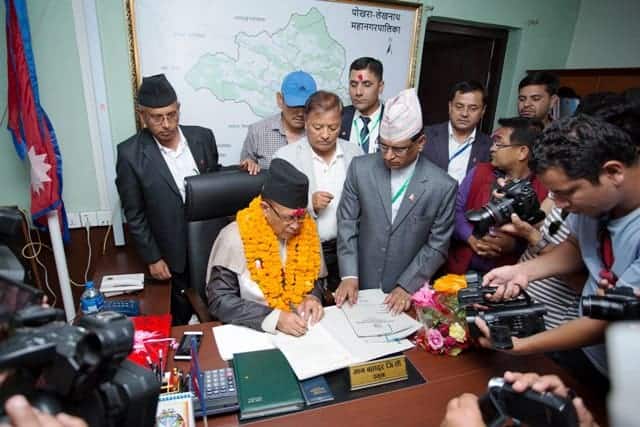 पोखरा लेखनाथका मेयर जिसीको पहिलो काम बृद्धभत्ता बृद्धि सहित ३ आदेशमा हस्ताक्षर