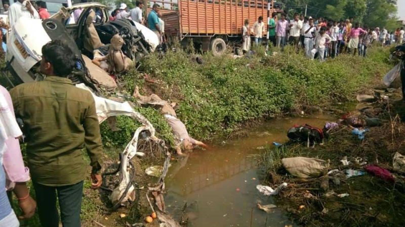 भारतमा नेपाली सवार कारलाई गाडीले ठक्कर दिदाँ ७ जनाको मृत्यु(फोटो हेर्नुस्)