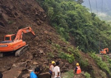 कृष्णभीरमा पहिरो ,जीप पुरियो