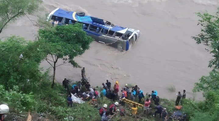 त्रिशुलीमा बस खस्यो, चार जनाको मृत्यु