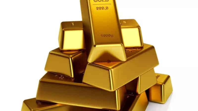 Gold dips by Rs 400 per tola