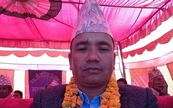 मनकारी अध्यक्षले गरे भारतमा अलपत्र नेपालीको लागि १  लाख रुपैँया सहयोग