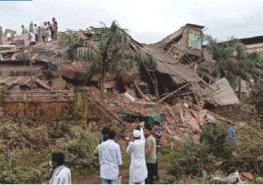 ईण्डीयामा भवन भत्किँदा ९० जना पुरिए